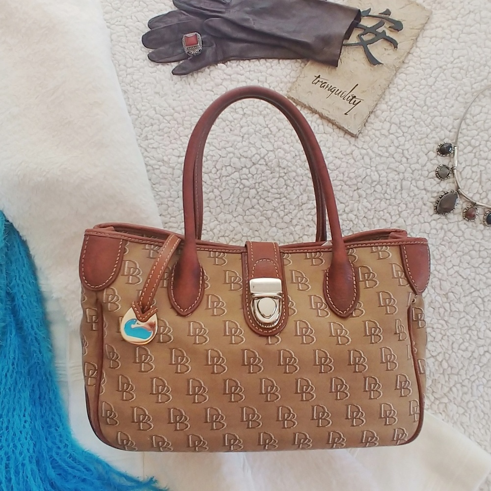 👜 Dooney & Bourke leather and canvas handbag